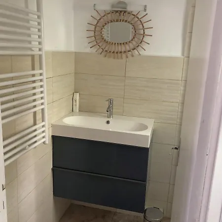 Attractive And Luxurious With Pool-jacuzzi Nyaraló